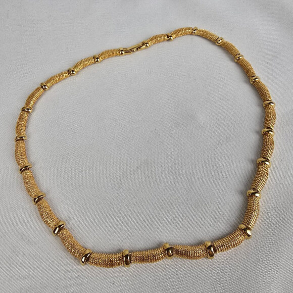 Vintage Avon Gold Tone Textured Chain Link Necklace - Picture 2 of 6